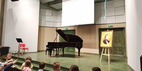 Powiększ grafikę: Uczniowie w Filharmonii Bałtyckiej