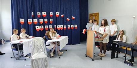 Powiększ grafikę: apel-z-okazji-rocznicy-uchwalenia-konstytucji-3-maja-615370.jpg