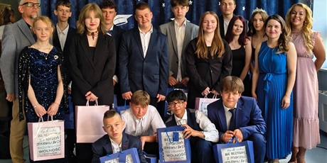 Powiększ grafikę: bal-osmoklasisty-704444.jpg