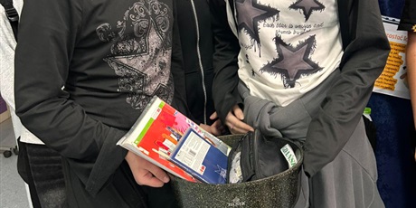 Powiększ grafikę: dzien-bez-plecaka-685884.jpg