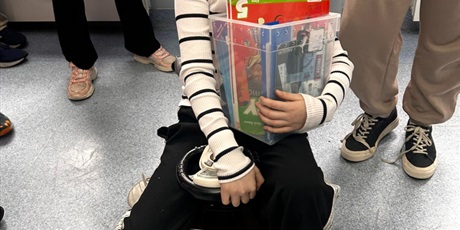 Powiększ grafikę: dzien-bez-plecaka-685888.jpg