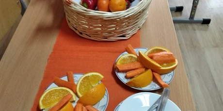 Powiększ grafikę: Pomarańczowe śniadanie przygotowane przez uczniów klasy 3.