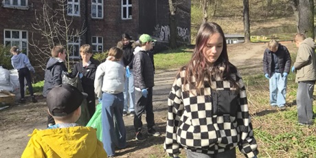 Powiększ grafikę: dzien-ziemi-na-biskupiej-gorce-690300.jpg
