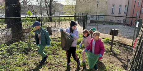 Powiększ grafikę: dzien-ziemi-na-biskupiej-gorce-690304.jpg