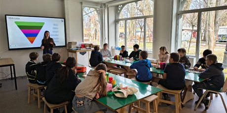 Powiększ grafikę: klasa-iv-na-warsztatach-ekologicznych-688817.jpg