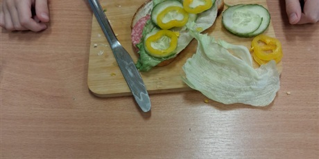 Powiększ grafikę: kolorowe-sniadanie-w-klasie-i-660567.jpg