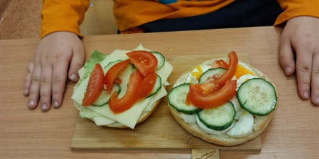 Powiększ grafikę: kolorowe-sniadanie-w-klasie-i-660570.jpg