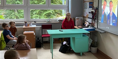 Powiększ grafikę: kosmiczna-lekcja-644486.jpg