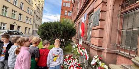 Powiększ grafikę: lekcja-historii-w-terenie-642479.jpg
