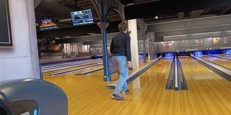 Powiększ grafikę: miedzyszkolne-mistrzostwa-bowlingowe-622893.jpg