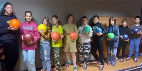 Powiększ grafikę: Międzyszkolne Mistrzostwa Bowlingowe, uczniowie  klasy V i VI