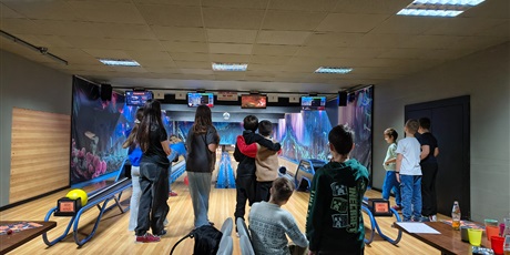 Powiększ grafikę: mikolajki-klasy-iv-na-kregielni-667521.jpg