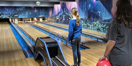 Powiększ grafikę: mikolajki-klasy-iv-na-kregielni-667531.jpg