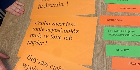 Powiększ grafikę: Pasowanie uczniów klasy I na czytelników biblioteki szkolnej