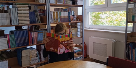 Powiększ grafikę: pazdziernik-miesiacem-bibliotek-szkolnych-646218.jpg