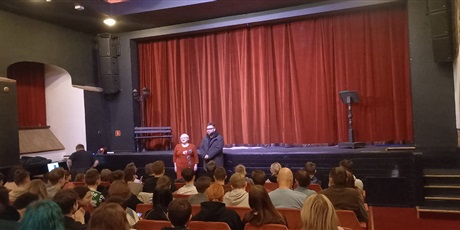 Powiększ grafikę: spektakl-opowiesc-wigilijna-659314.jpg