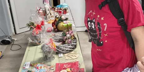 Powiększ grafikę: szkolny-kiermasz-swiateczny-667533.jpg