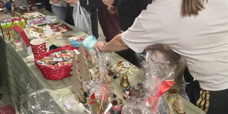 Powiększ grafikę: szkolny-kiermasz-swiateczny-667536.jpg