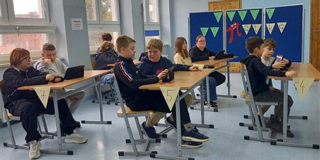 Powiększ grafikę: szkolny-konkurs-matematyczny-klasa-na-piatke-684993.jpg