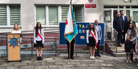 Powiększ grafikę: uroczyste-rozpoczecie-roku-szkolnego-2025-2026-636821.jpg