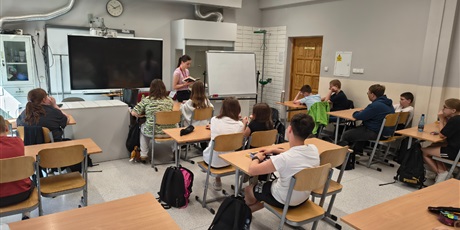 Powiększ grafikę: xxv-ogolnopolski-tydzien-czytania-dzieciom-czytanie-madrosc-sila-696932.jpg