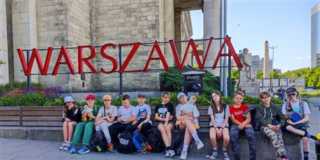 Powiększ grafikę: Wycieczka do Warszawy uczniowie klasy VII i VIII